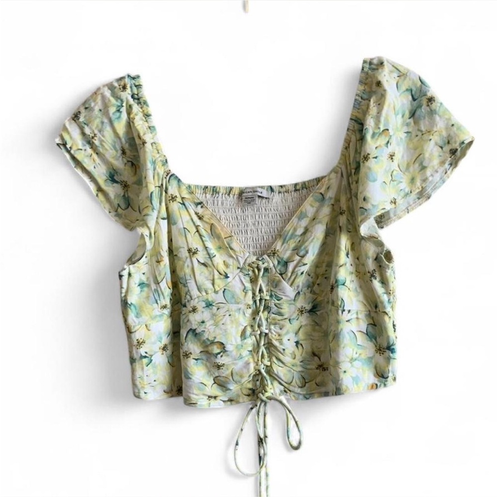 American Eagle Floral Lace-Up Crop Top! Size Medium!